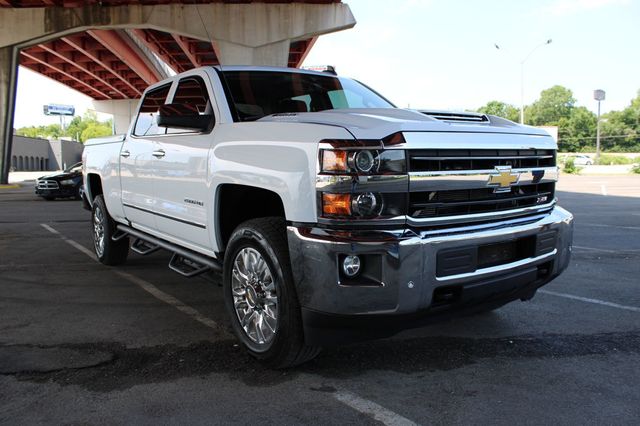 2019 Chevrolet Silverado 2500HD 4WD Crew Cab 153.7" LTZ - 23052255 - 3