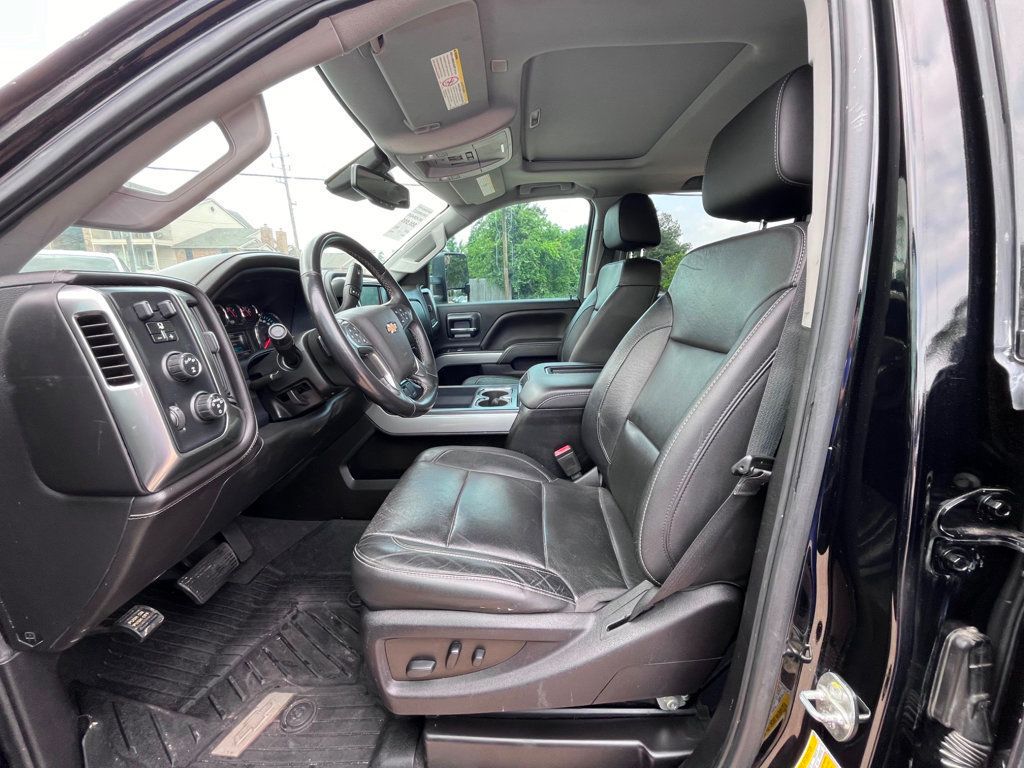 2019 Chevrolet Silverado 2500HD 4WD Crew Cab w/ 6.6L V8 L5P Duramax Turbo Diesel nd Sunroof Z71  - 22300817 - 32