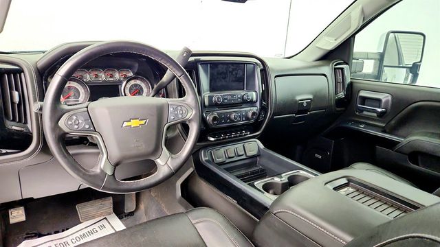 2019 Chevrolet Silverado 2500HD Black Widow 4WD Crew Cab 153.7'' LTZ w/ Duramax+ Pkg  - 23023585 - 10