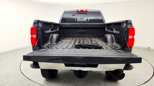 2019 Chevrolet Silverado 2500HD Black Widow 4WD Crew Cab 153.7'' LTZ w/ Duramax+ Pkg  - 23023585 - 20