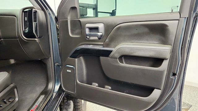2019 Chevrolet Silverado 2500HD Black Widow 4WD Crew Cab 153.7'' LTZ w/ Duramax+ Pkg  - 23023585 - 23