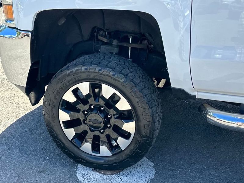 2019 Chevrolet Silverado 2500HD LT photo 10