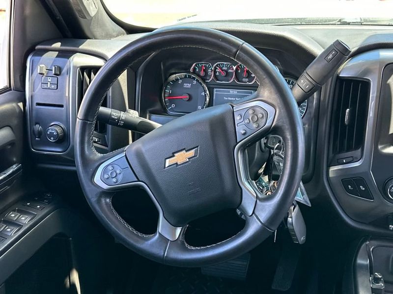 2019 Chevrolet Silverado 2500HD LT photo 16