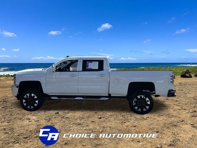 2019 Chevrolet Silverado 2500HD LT photo 3