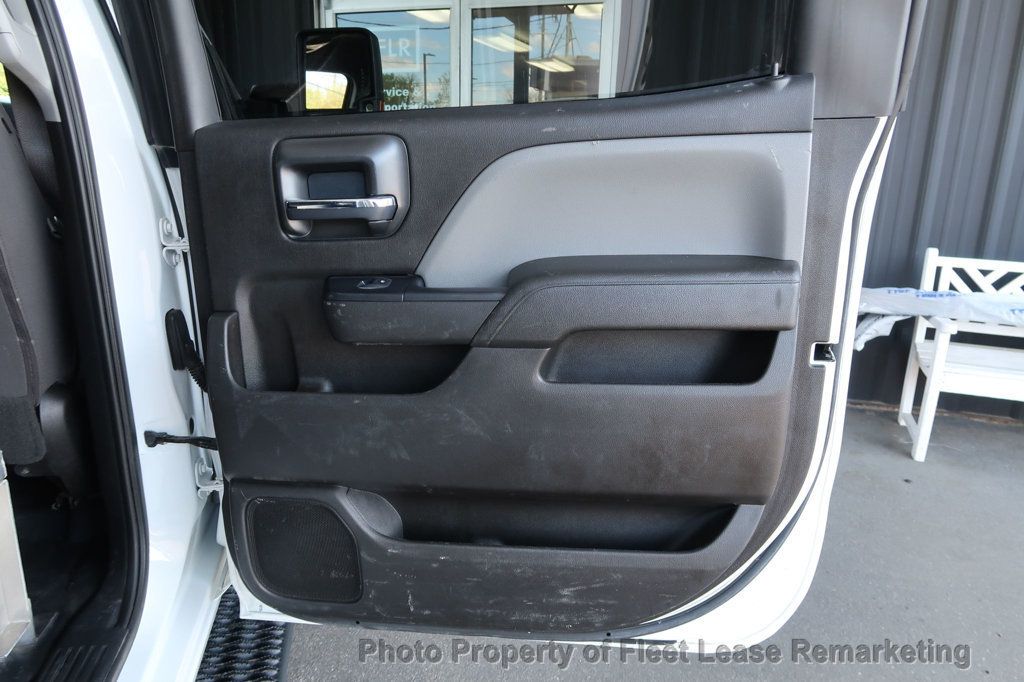 2019 Chevrolet Silverado 2500HD Silverado 2500 4WD Crew Cab Enclosed Fiberglass Utility  - 22391243 - 23