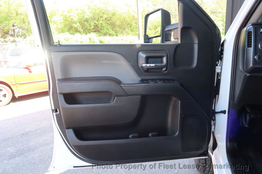 2019 Chevrolet Silverado 2500HD Silverado 2500 4WD Crew Cab Enclosed Fiberglass Utility - 22417575 - 12