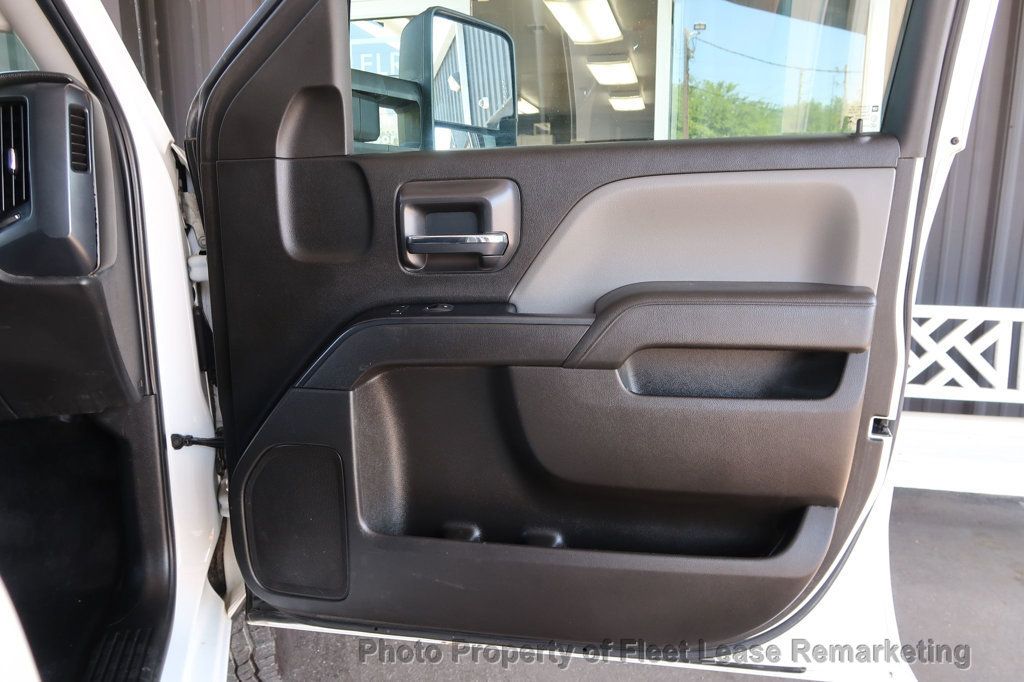 2019 Chevrolet Silverado 2500HD Silverado 2500 4WD Crew Cab Enclosed Fiberglass Utility - 22417575 - 22
