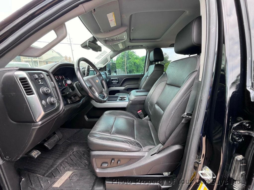 2019 Chevrolet Silverado 2500HD Z71 Midnight Edition 4WD Crew Cab w/ Sunroof - 22300817 - 19