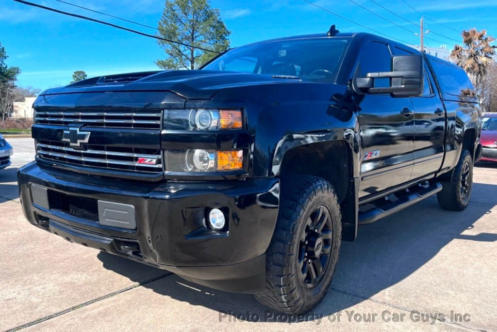 2019 Chevrolet Silverado 2500HD Z71 Midnight Edition 4WD Crew Cab w/ Sunroof - 22300817 - 3