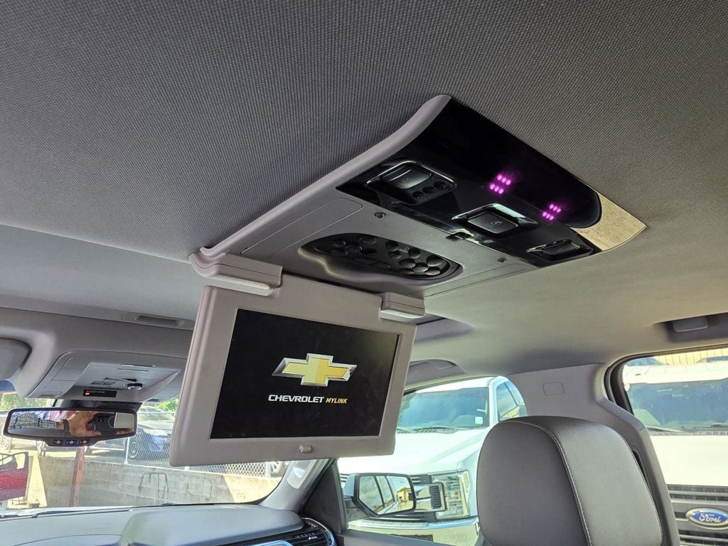 2019 Chevrolet Suburban 1500 LT photo 9