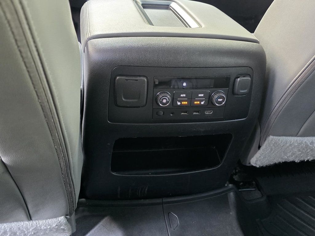 2019 Chevrolet Suburban 1500 LT photo 10