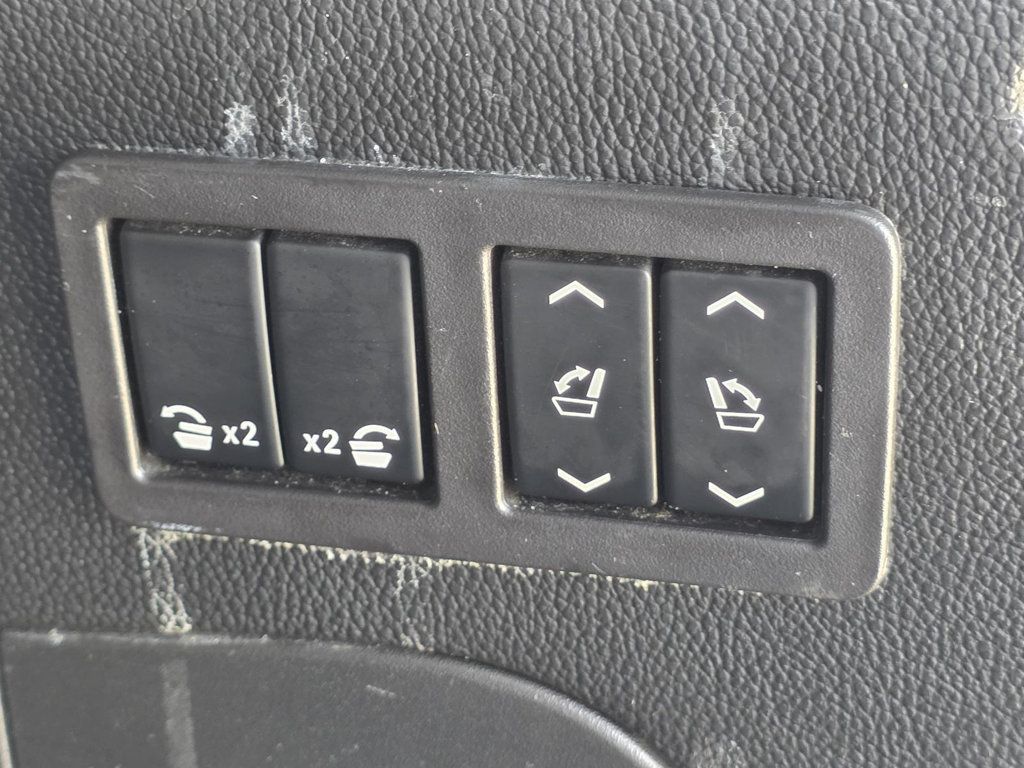 2019 Chevrolet Suburban 1500 LT photo 12