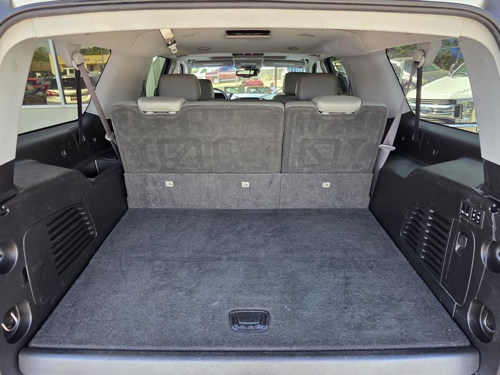2019 Chevrolet Suburban 1500 LT photo 13