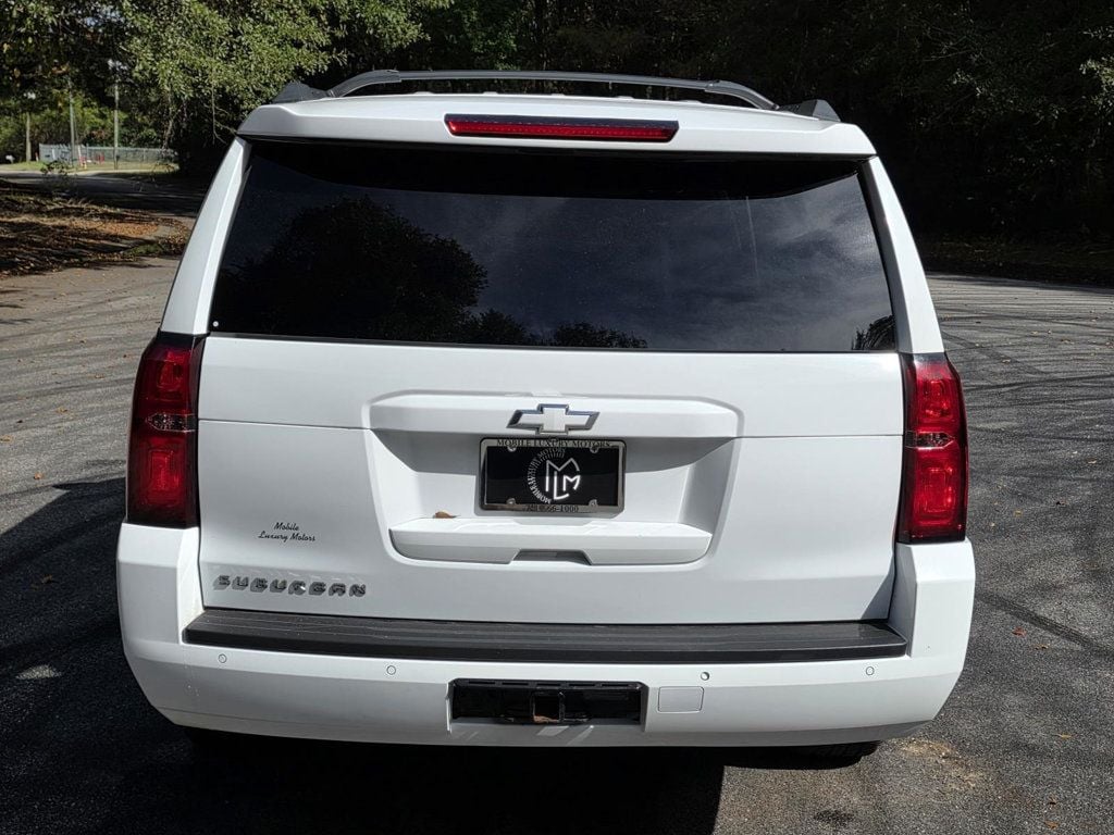 2019 Chevrolet Suburban 1500 LT photo 3