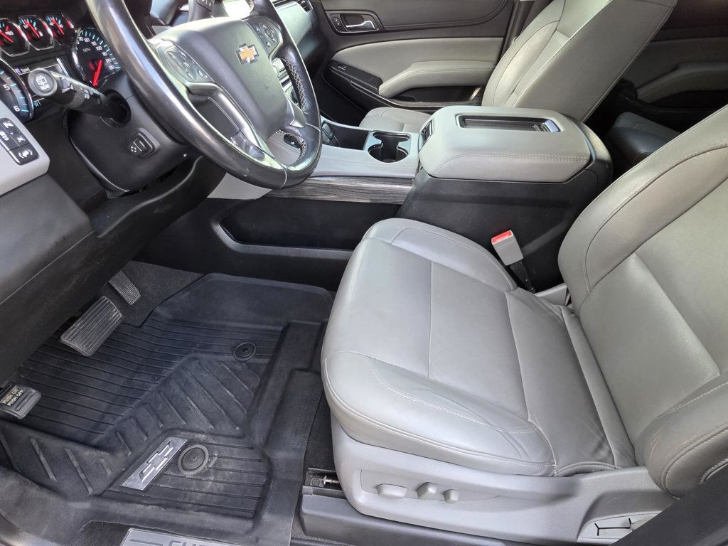 2019 Chevrolet Suburban 1500 LT photo 5
