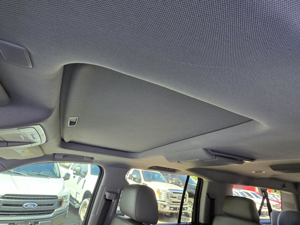 2019 Chevrolet Suburban 1500 LT photo 6