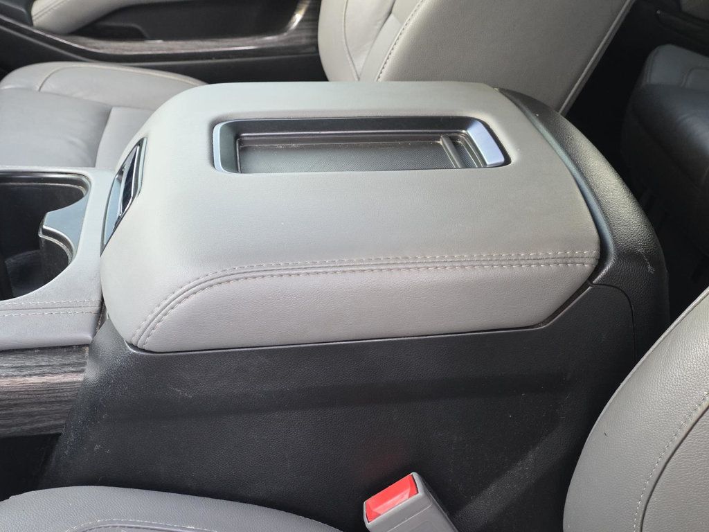 2019 Chevrolet Suburban 1500 LT photo 7