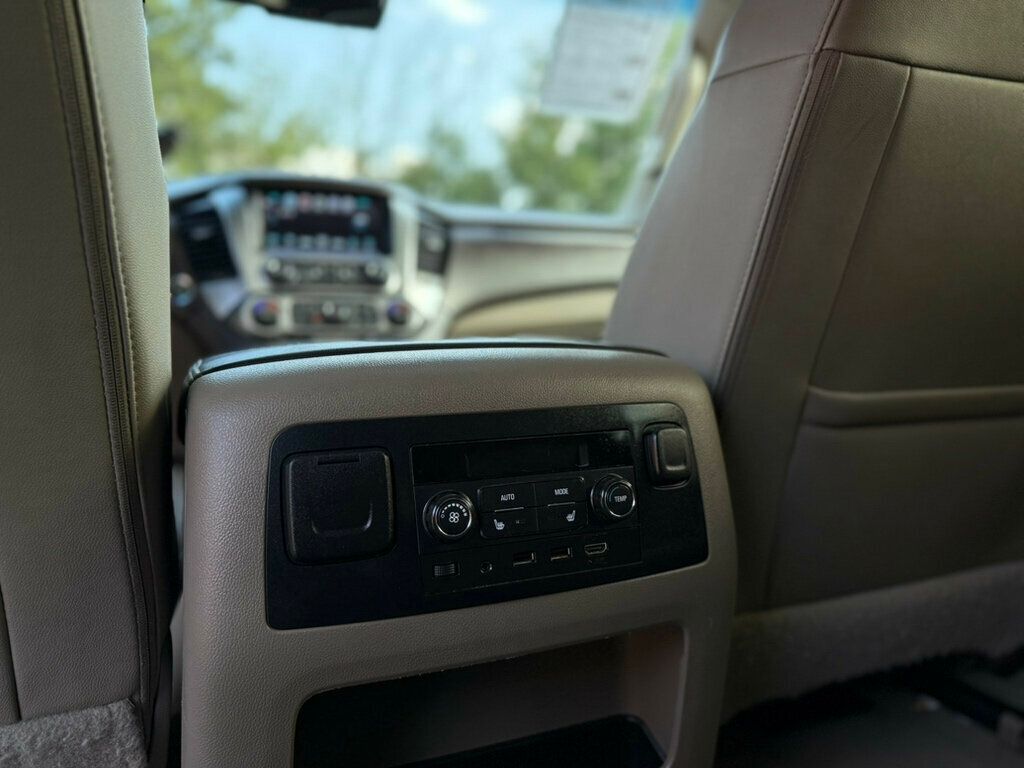 2019 Chevrolet Suburban 1500 LT photo 13