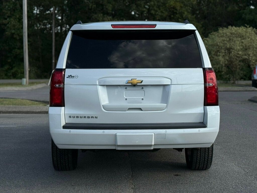 2019 Chevrolet Suburban 1500 LT photo 2