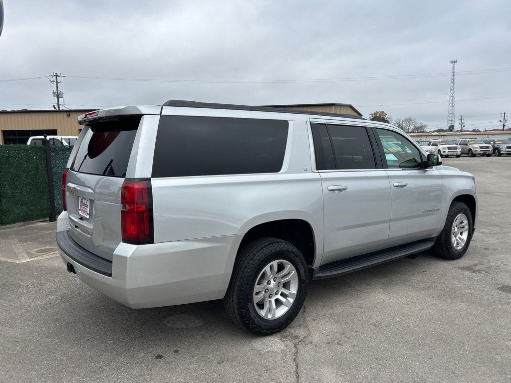 2019 Chevrolet Suburban LT photo 2