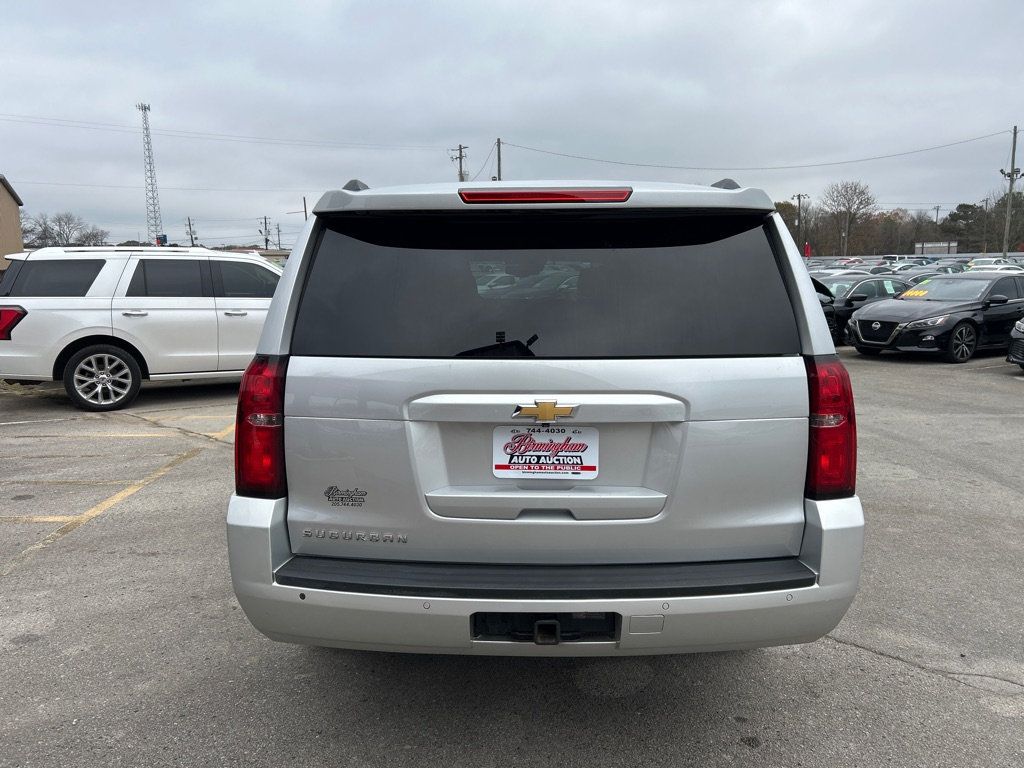 2019 Chevrolet Suburban LT photo 3