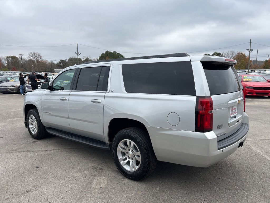 2019 Chevrolet Suburban LT photo 4