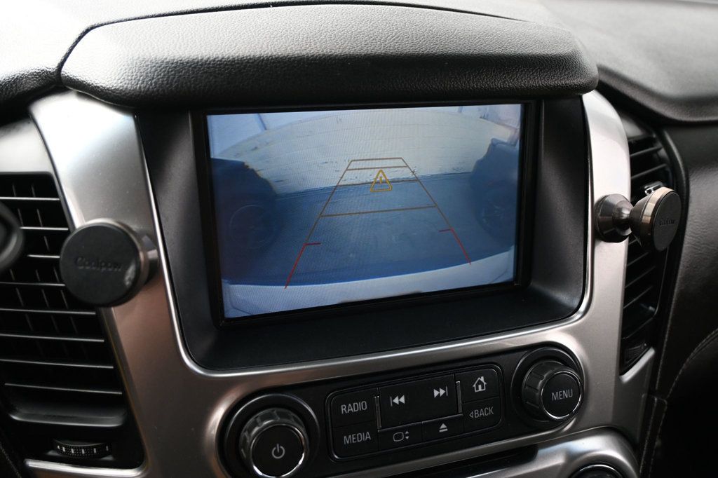 Chevrolet Suburban photo 14