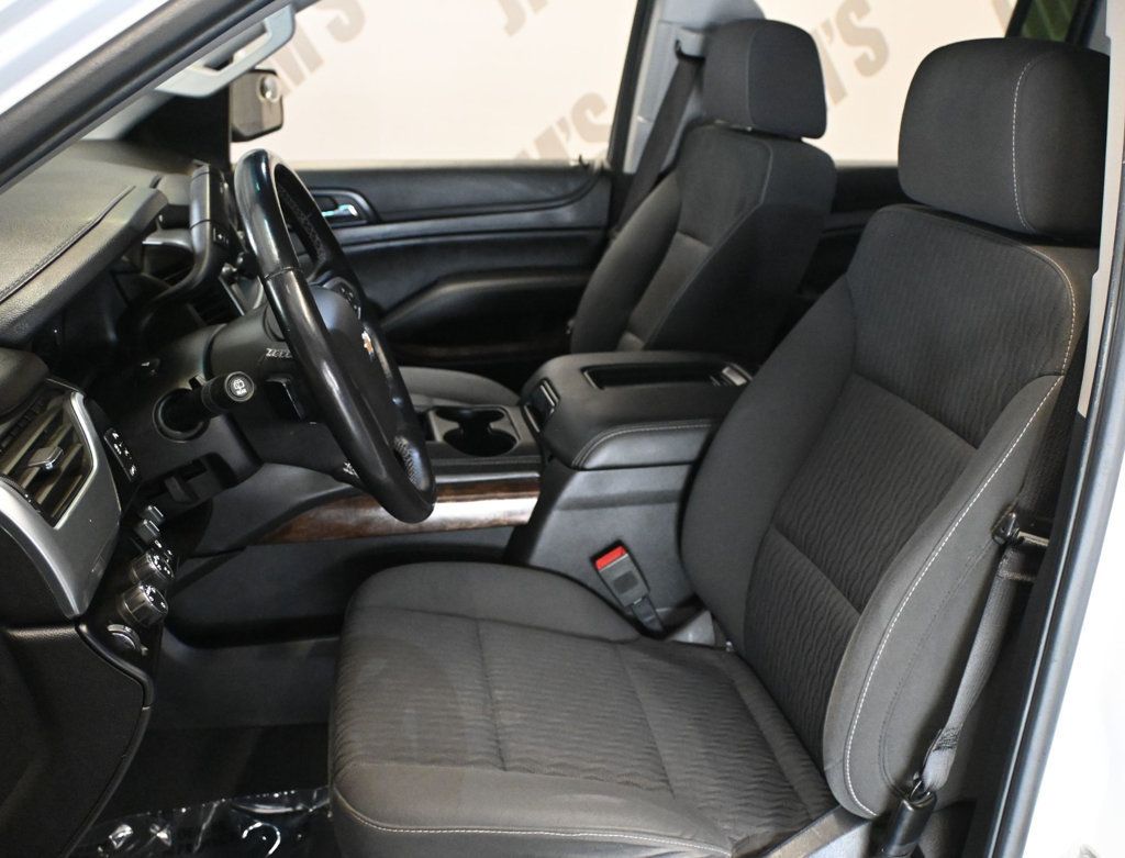 Chevrolet Suburban photo 16