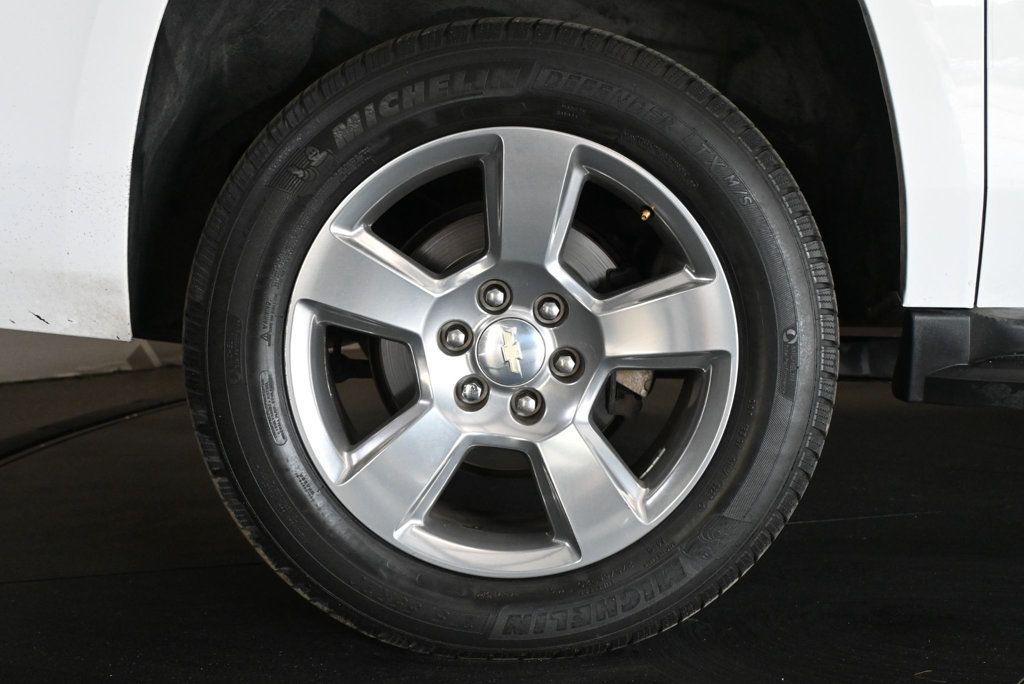 Chevrolet Suburban photo 9