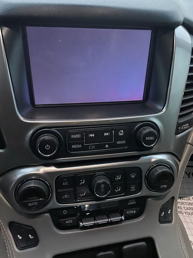 2019 Chevrolet Suburban 4WD 4dr 1500 LT - 22955352 - 9