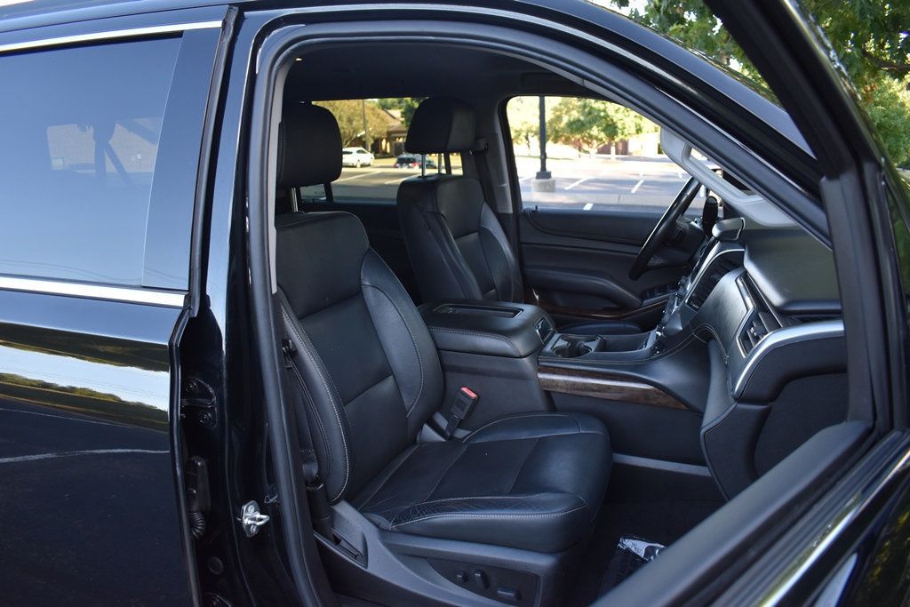 2019 Chevrolet Suburban 1500 LT photo 2