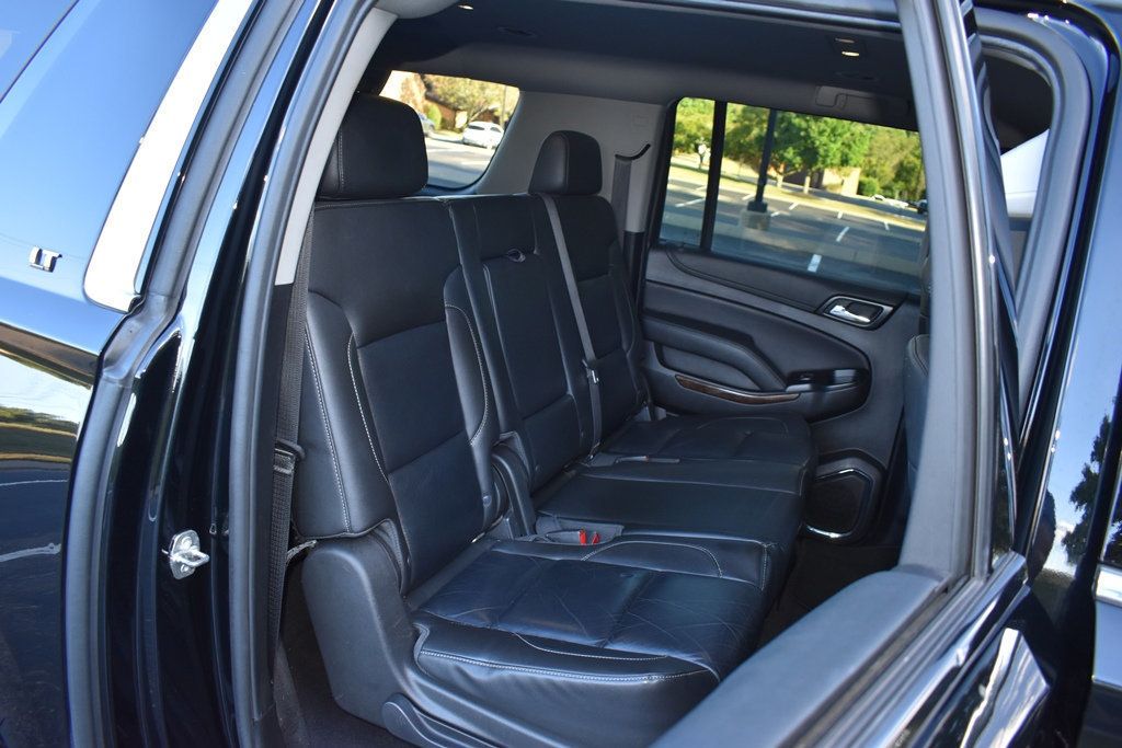 2019 Chevrolet Suburban 1500 LT photo 3