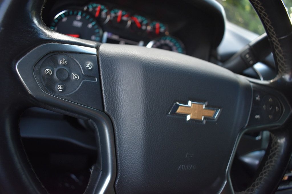 2019 Chevrolet Suburban 1500 LT photo 4