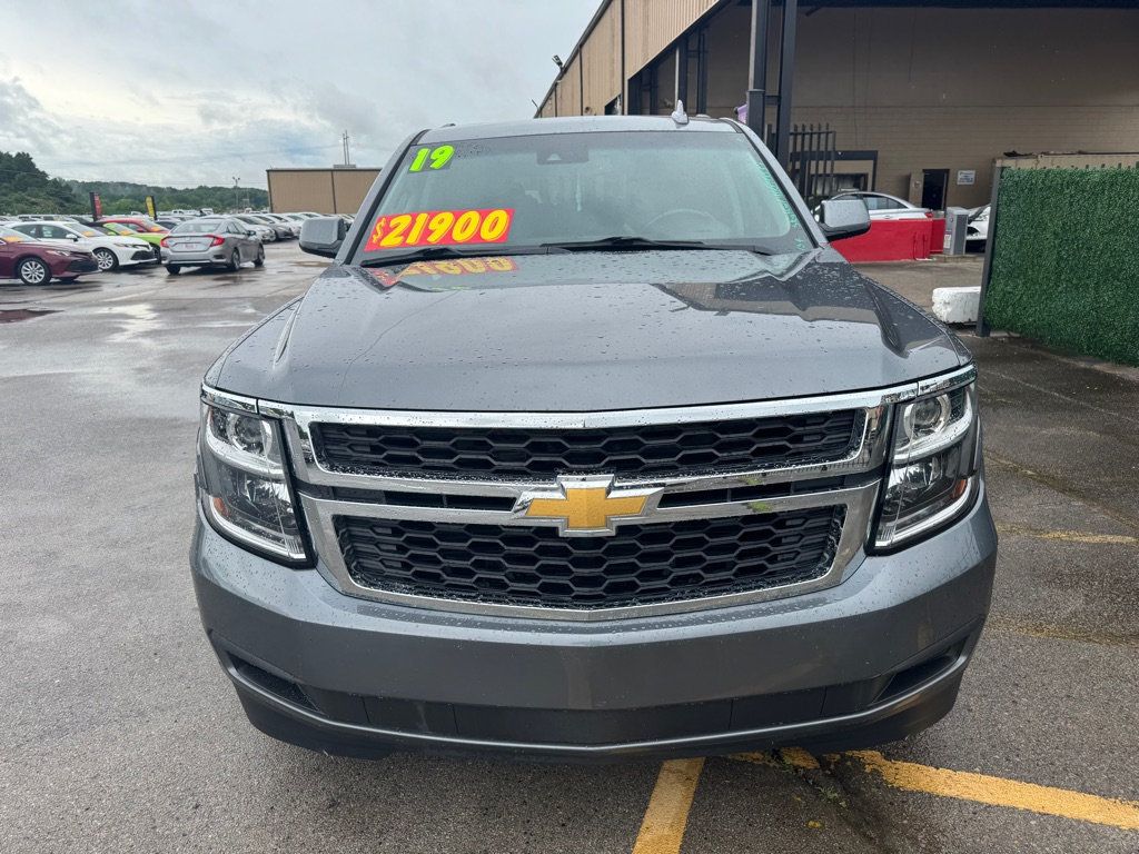 2019 Chevrolet Tahoe LT photo 2