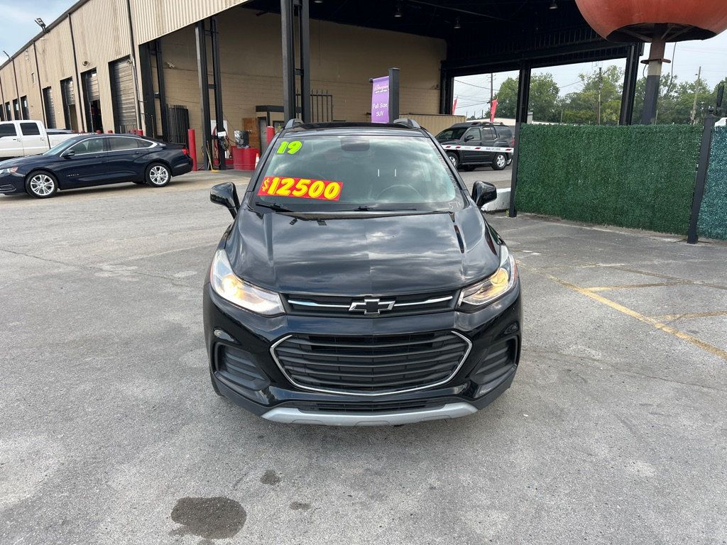 2019 Chevrolet Trax LT photo 2