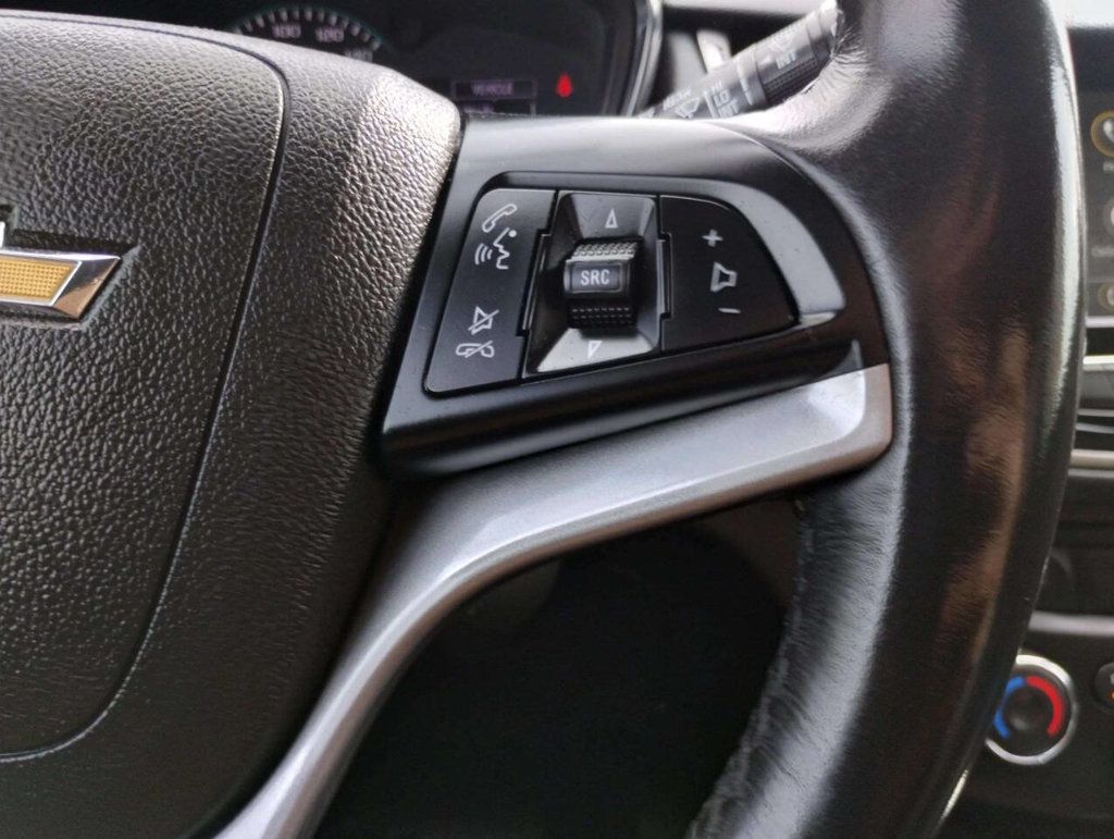 2019 Chevrolet Trax FWD 4dr LT - 22931352 - 23
