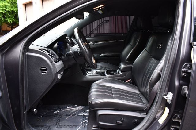2019 Chrysler 300 300S RWD - 22866809 - 16