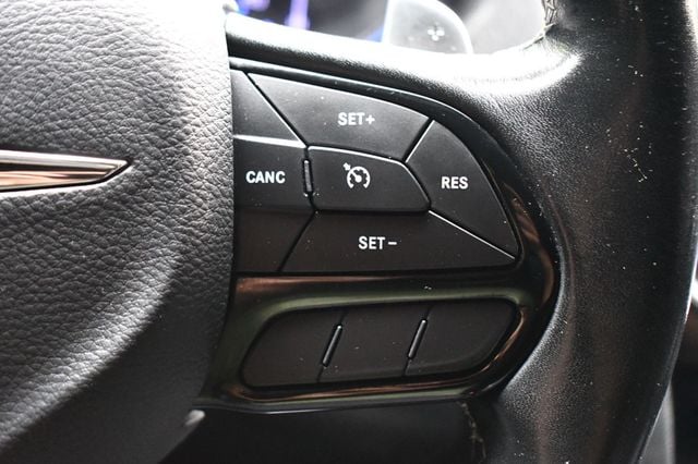 2019 Chrysler 300 300S RWD - 22866809 - 26