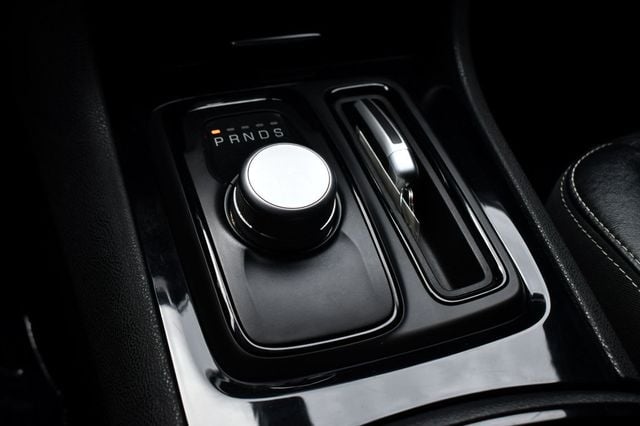 2019 Chrysler 300 300S RWD - 22866809 - 34