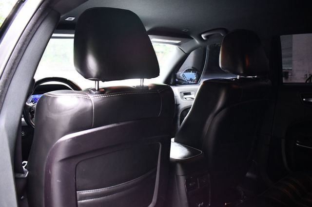 2019 Chrysler 300 300S RWD - 22866809 - 39