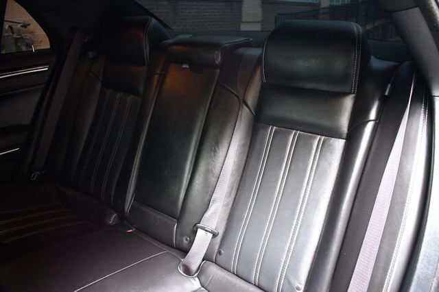 2019 Chrysler 300 300S RWD - 22866809 - 40