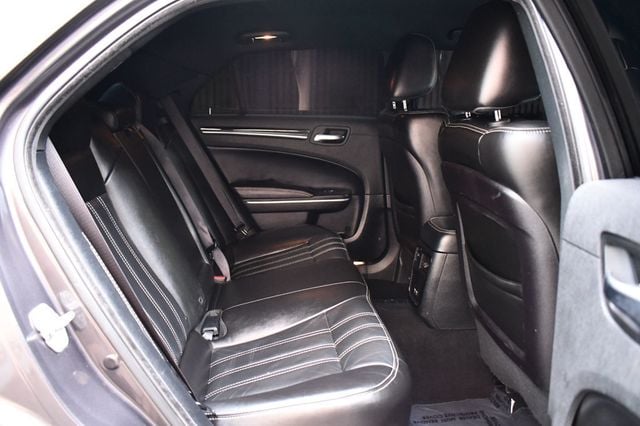 2019 Chrysler 300 300S RWD - 22866809 - 41