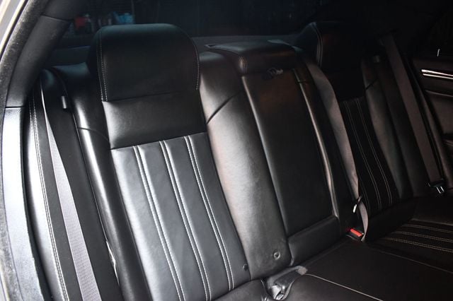 2019 Chrysler 300 300S RWD - 22866809 - 43