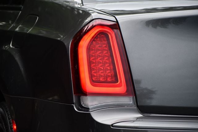 2019 Chrysler 300 300S RWD - 22866809 - 5