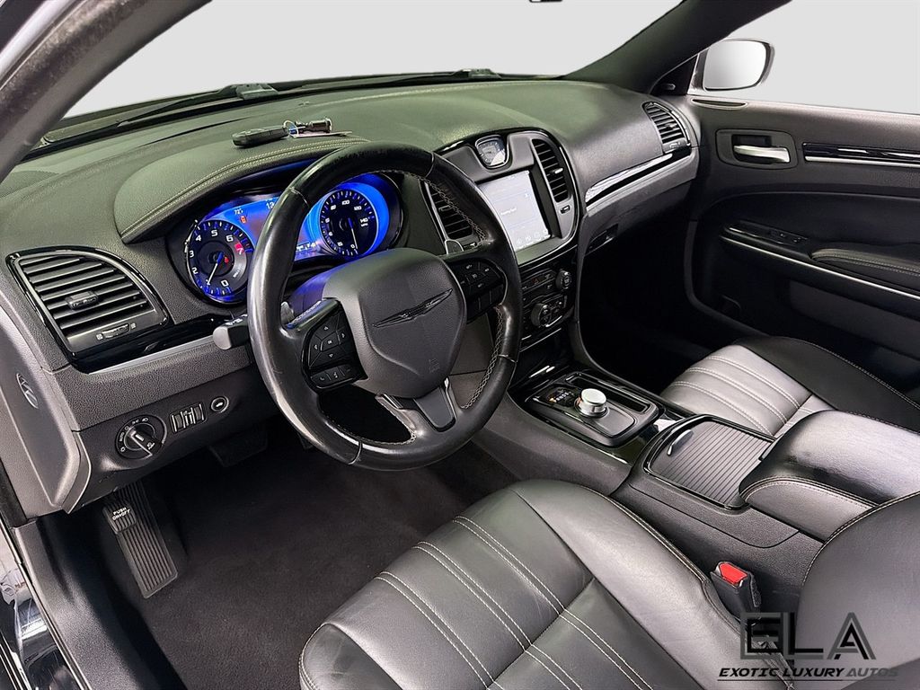 2019 Chrysler 300 300S RWD - 23025187 - 9