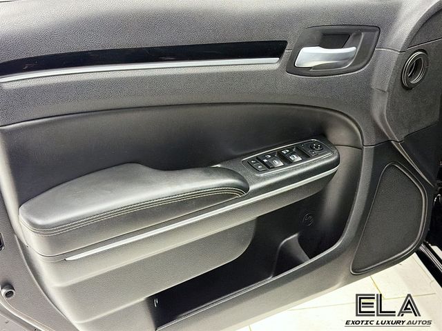 2019 Chrysler 300 300S RWD - 23025187 - 18