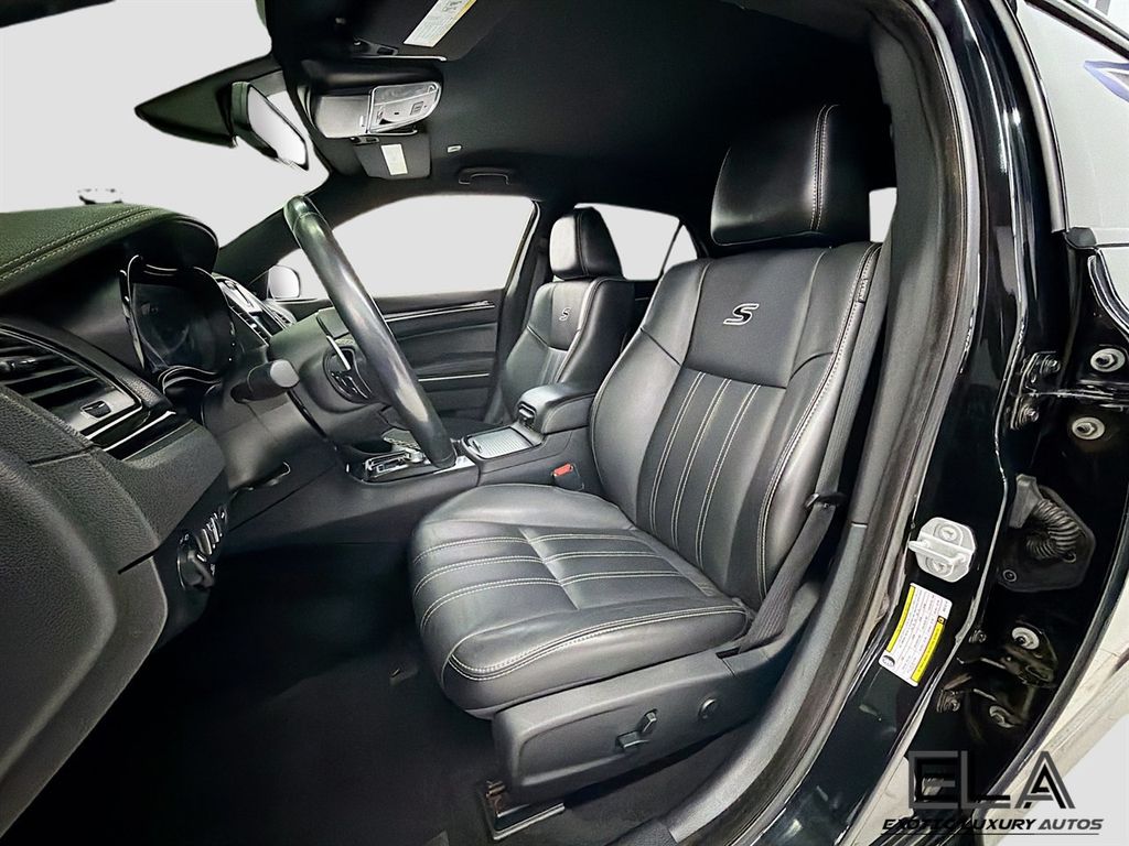 2019 Chrysler 300 300S RWD - 23025187 - 20
