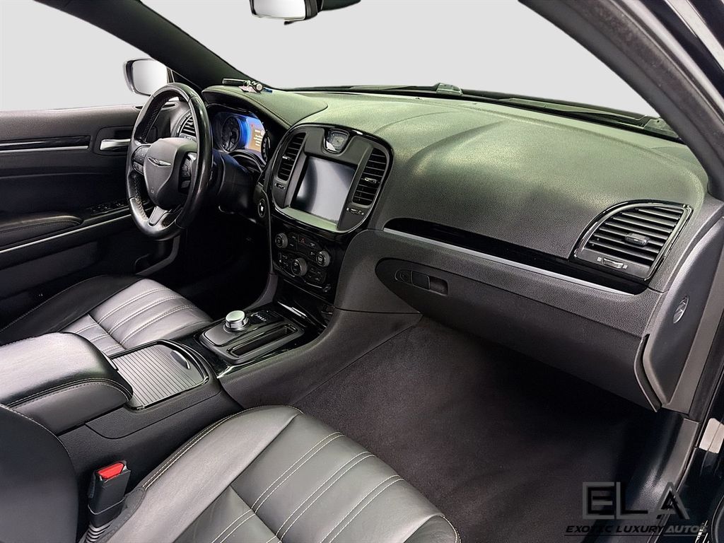 2019 Chrysler 300 300S RWD - 23025187 - 24