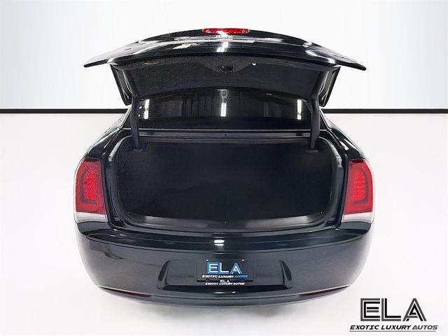 2019 Chrysler 300 300S RWD - 23025187 - 27
