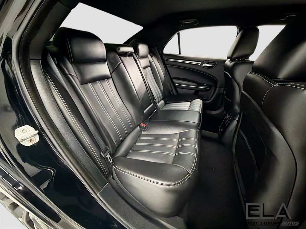 2019 Chrysler 300 300S RWD - 23025187 - 28